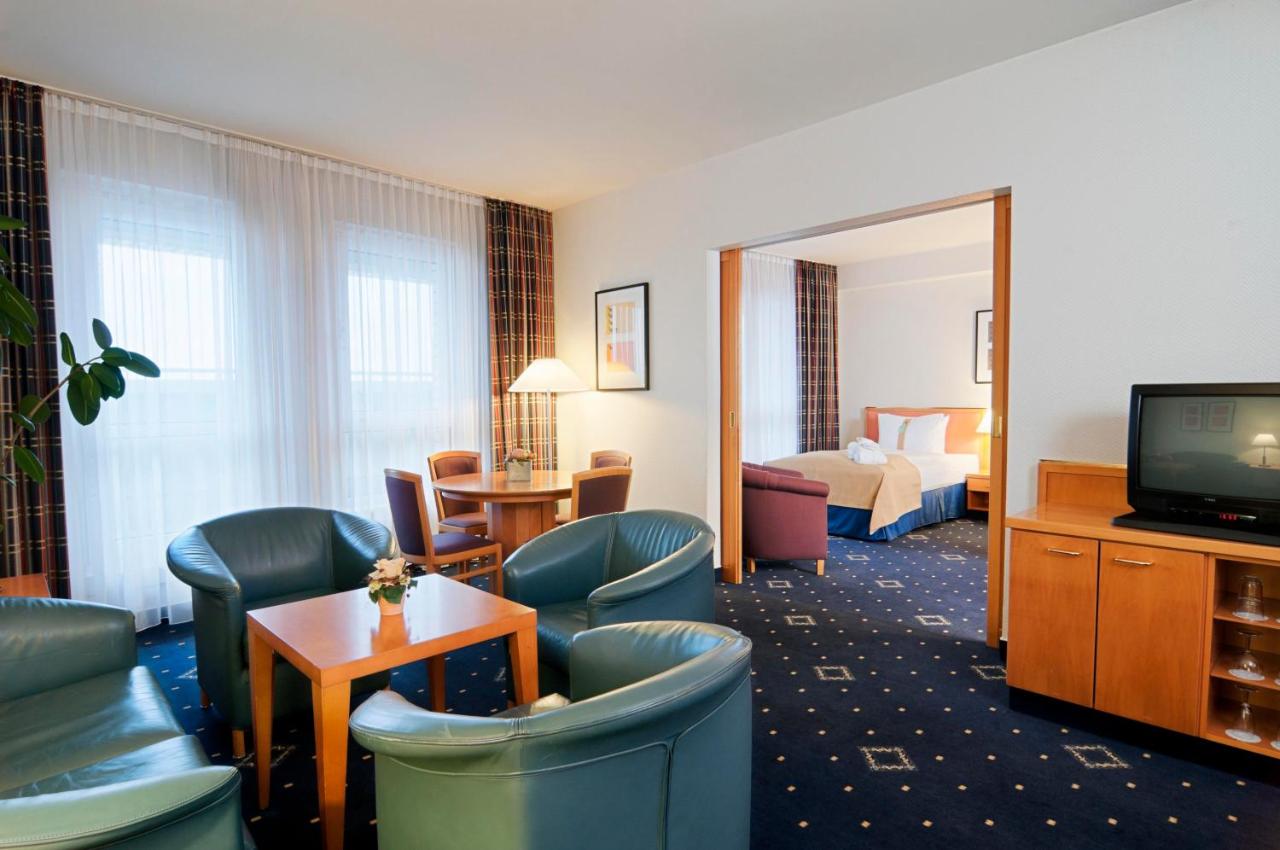 Discover the Comfort and Convenience of Holiday Inn Hamburg an IHG Hotel